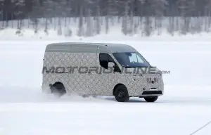 Renault Master 2024 - Foto spia 06-02-2023 - 11