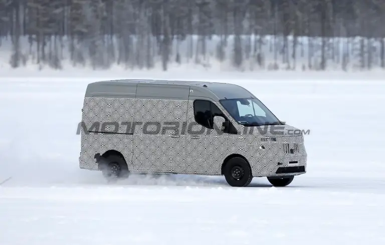 Renault Master 2024 - Foto spia 06-02-2023 - 2