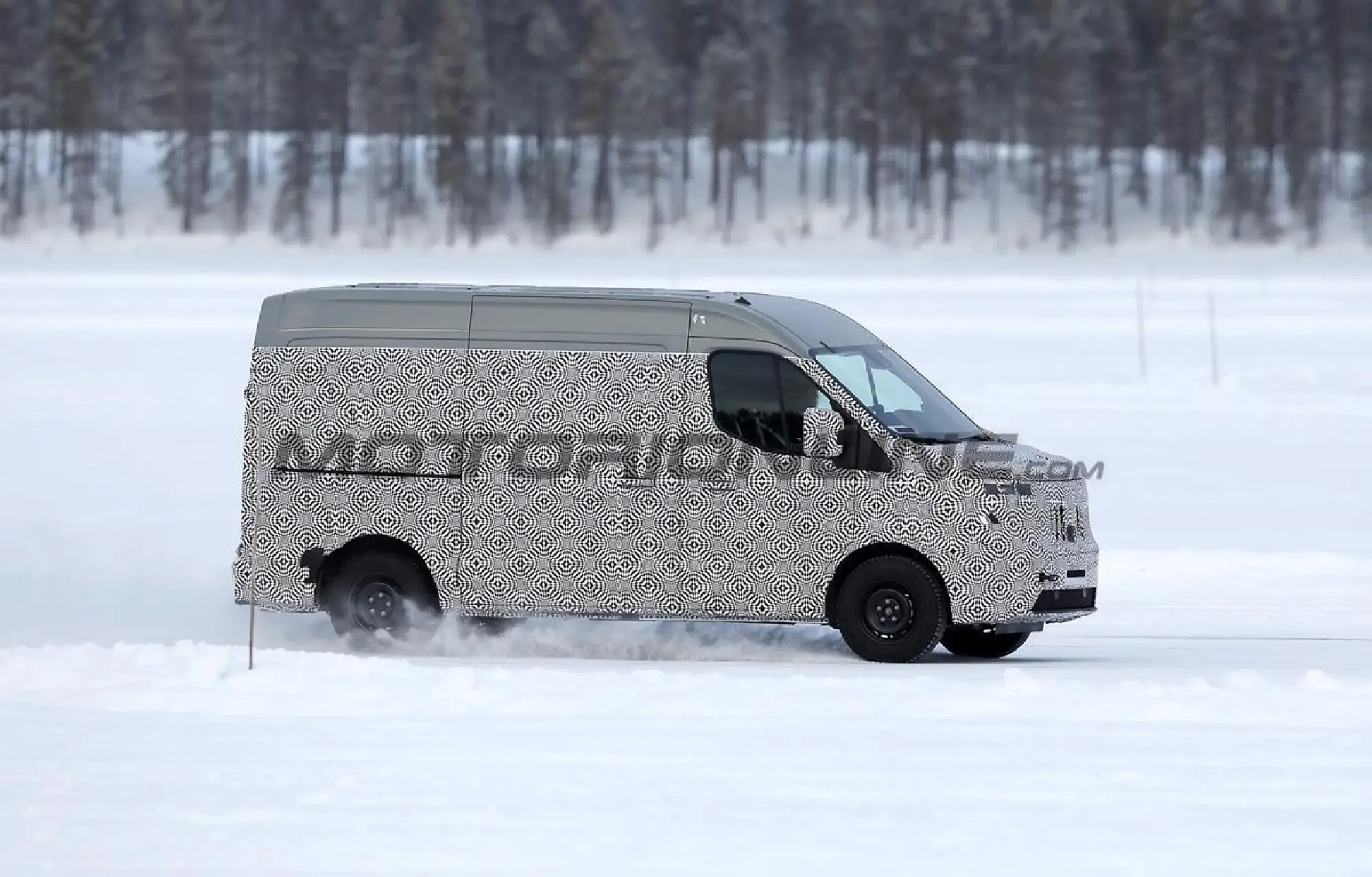 Renault Master 2024 - Foto spia 06-02-2023 - 5