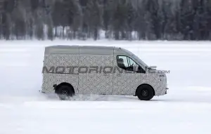 Renault Master 2024 - Foto spia 06-02-2023 - 4