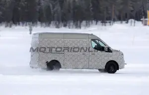Renault Master 2024 - Foto spia 06-02-2023 - 9