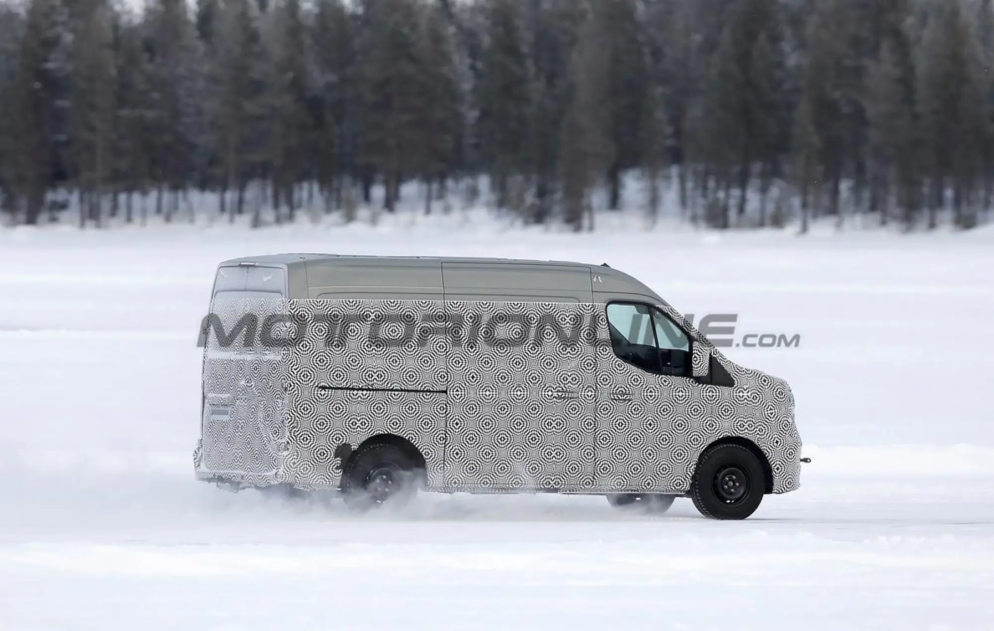 Renault Master 2024 - Foto spia 06-02-2023 - 6