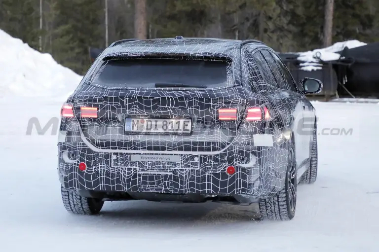 BMW i5 Touring 2025 - Foto Spia 08-02-2023 - 9