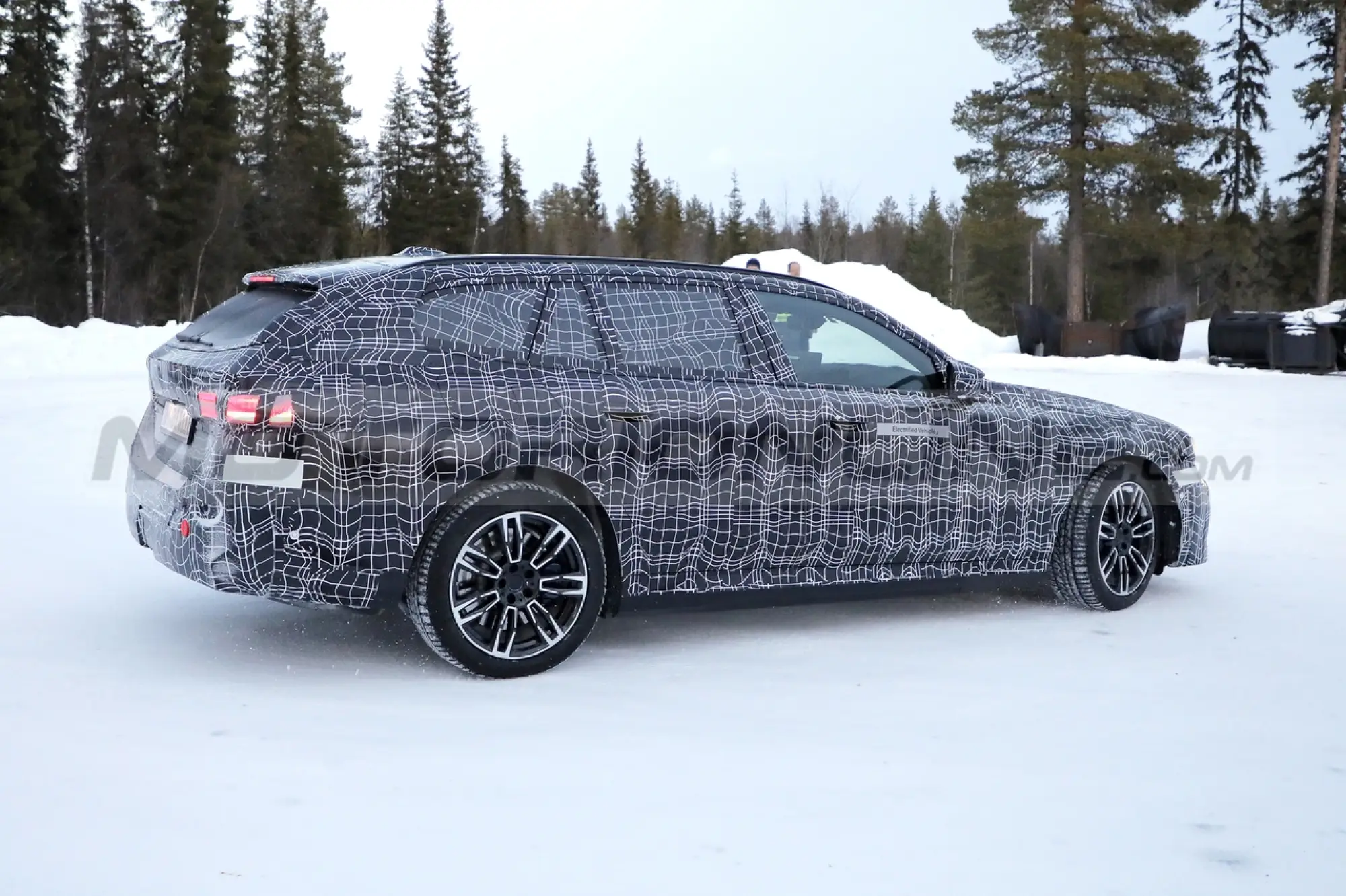 BMW i5 Touring 2025 - Foto Spia 08-02-2023 - 5