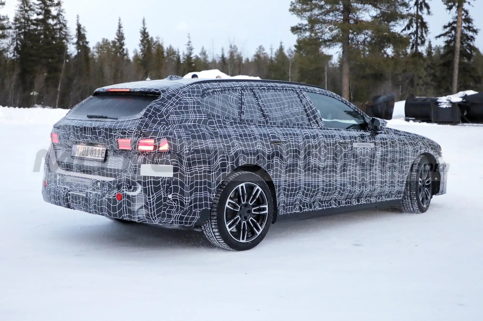 BMW i5 Touring 2025 - Foto Spia 08-02-2023 - 11