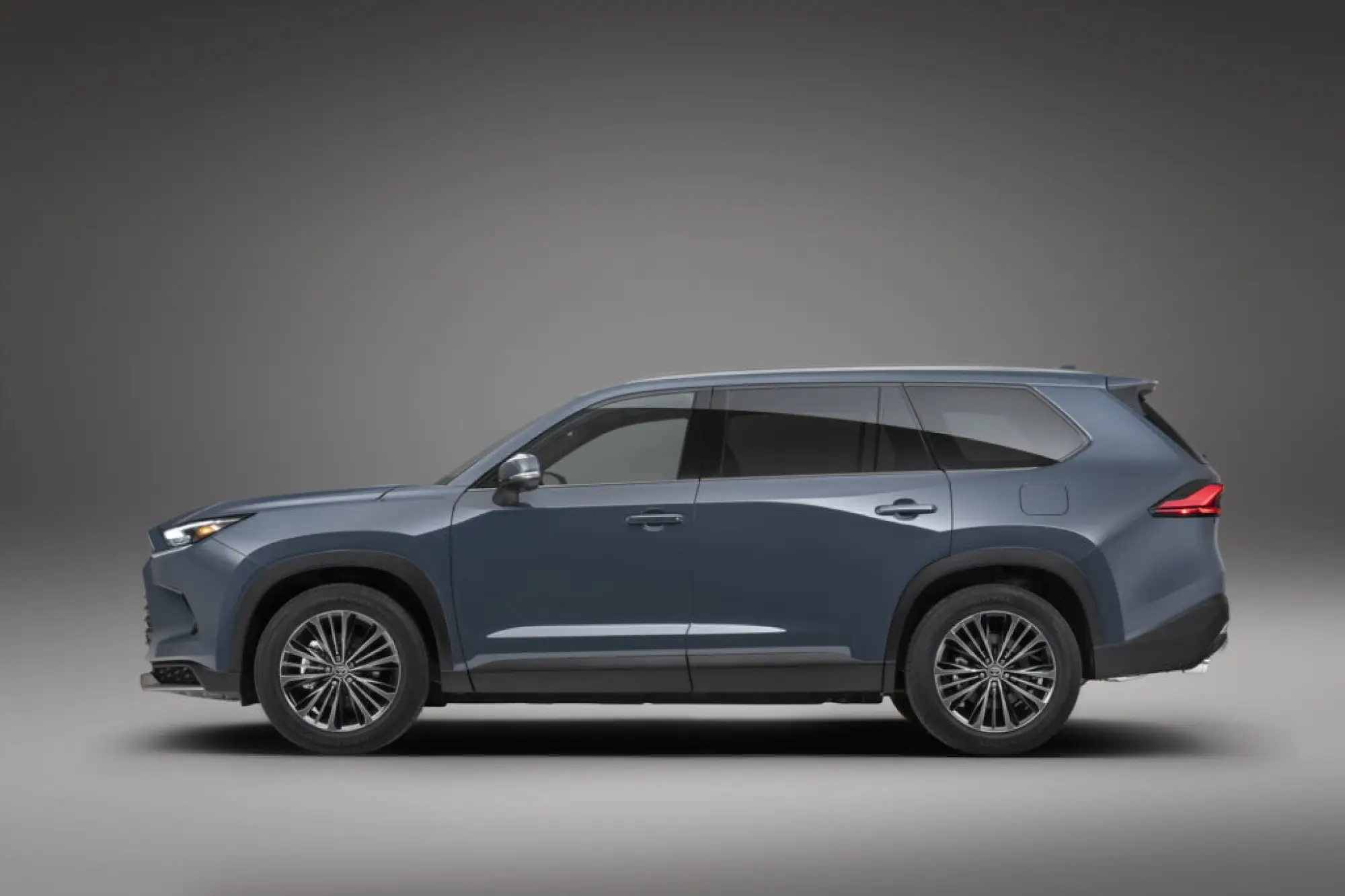 Toyota Grand Highlander - 12