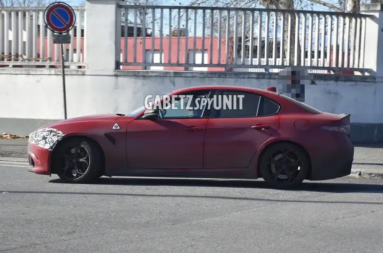 Alfa Romeo Giulia Quadrifoglio 2024 foto spia - 8