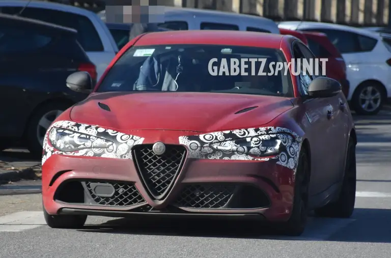 Alfa Romeo Giulia Quadrifoglio 2024 foto spia - 11