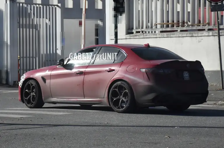 Alfa Romeo Giulia Quadrifoglio 2024 foto spia - 9