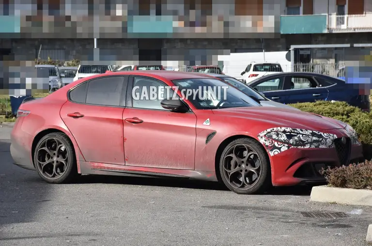 Alfa Romeo Giulia Quadrifoglio 2024 foto spia - 10