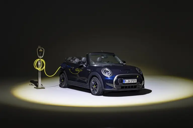 Mini Cooper SE Cabrio - 11