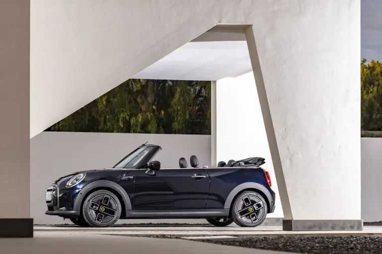 Mini Cooper SE Cabrio - 175