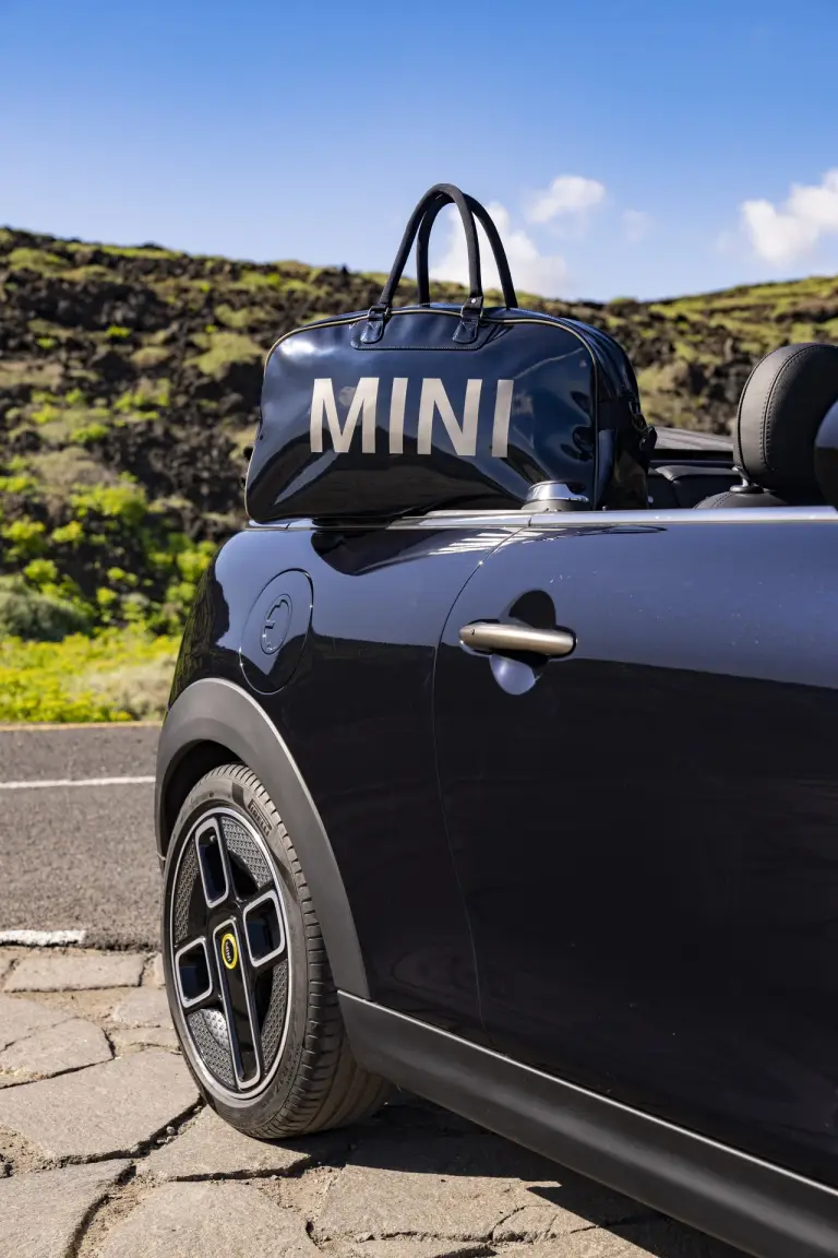 Mini Cooper SE Cabrio - 215