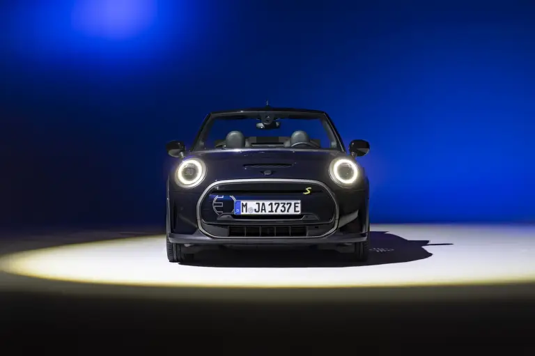 Mini Cooper SE Cabrio - 17