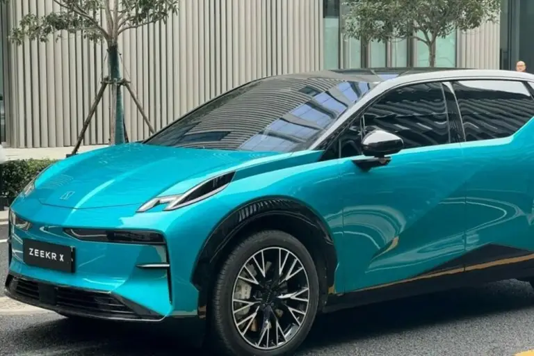Zeekr X - 9