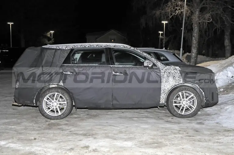 Kia Sorento 2024 - Foto Spia 16-02-2023 - 6