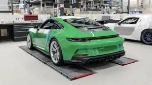 Porsche 911 GT3 Touring 992 in Essmanngreen