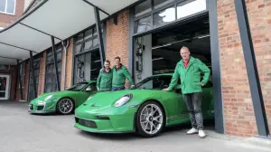 Porsche 911 GT3 Touring 992 in Essmanngreen