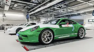 Porsche 911 GT3 Touring 992 in Essmanngreen