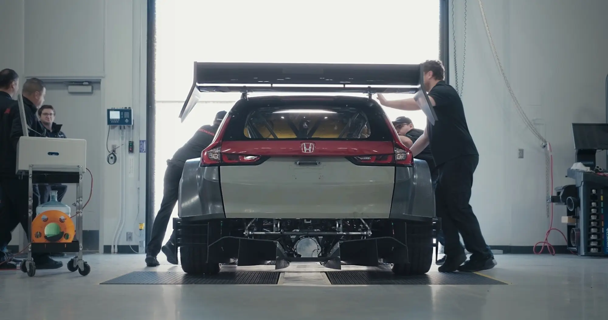 Honda CR-V Hybrid Racer Project Car teaser - 1