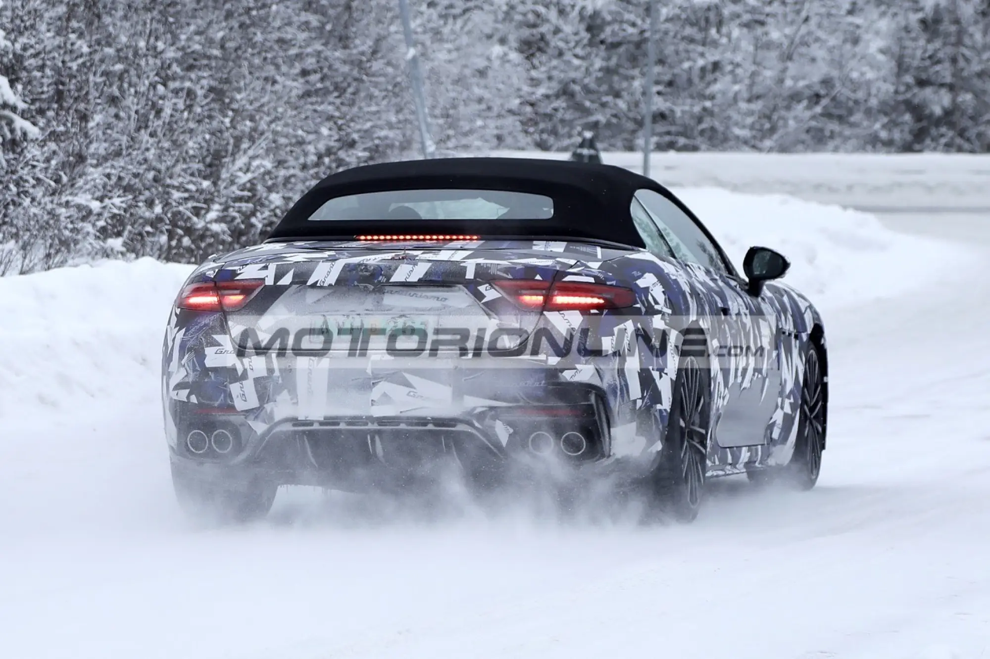 Maserati GranCabrio - Foto spia 23-2-2023 - 9