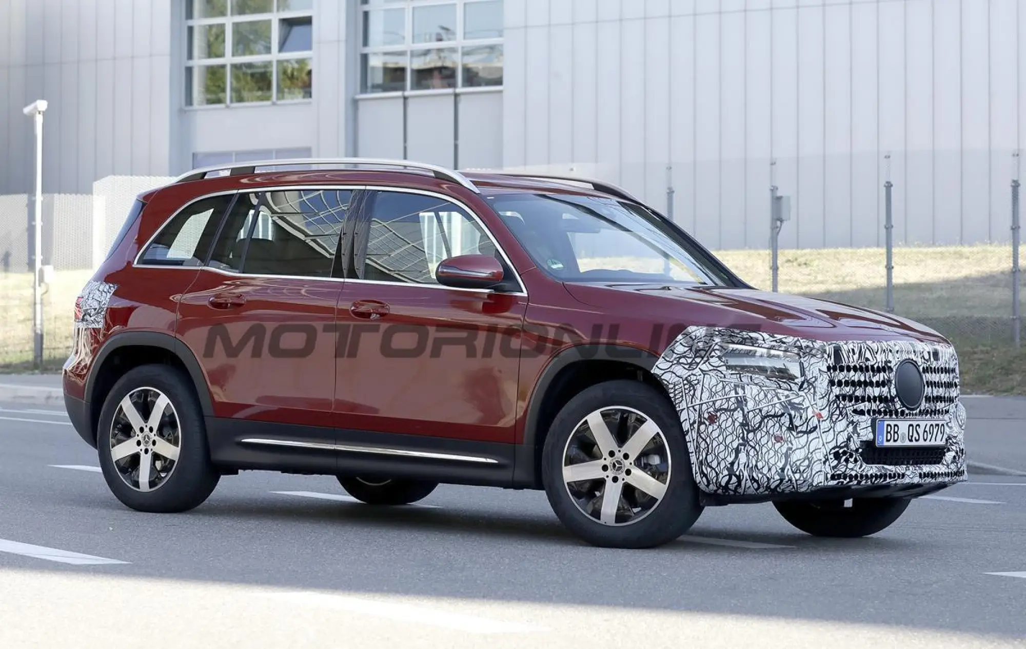 Mercedes GLB e EQB restyling - Foto spia 24-02-2023 - 4