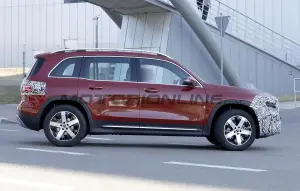 Mercedes GLB e EQB restyling - Foto spia 24-02-2023 - 2