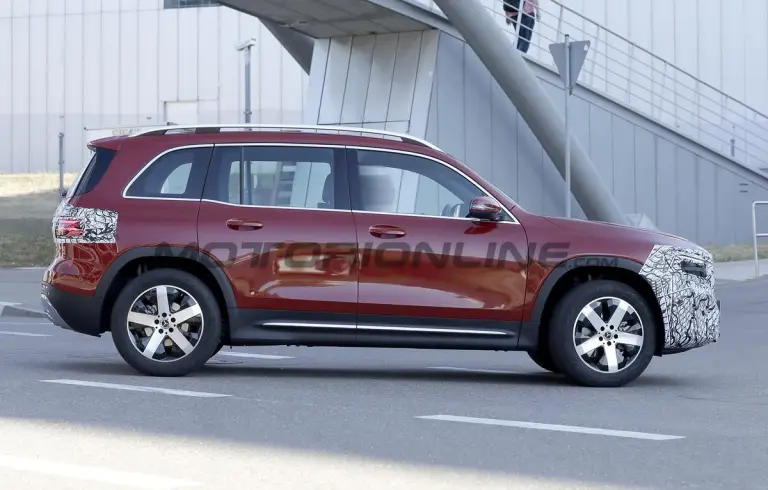 Mercedes GLB e EQB restyling - Foto spia 24-02-2023 - 2