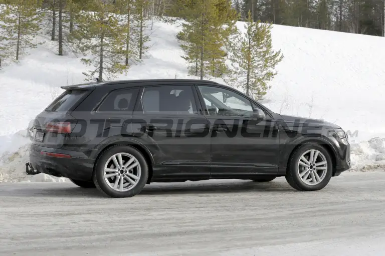 Audi Q7 2024 - Foto Spia 01-03-2023 - 5