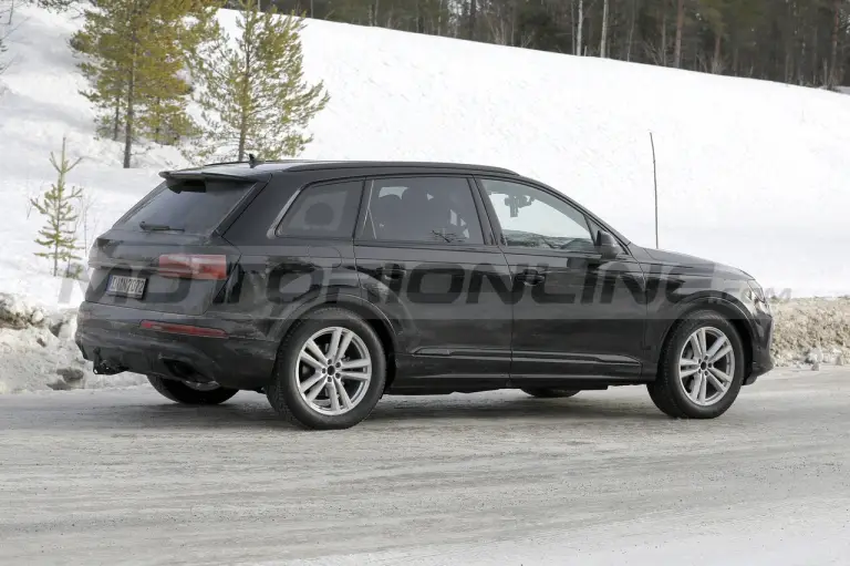 Audi Q7 2024 - Foto Spia 01-03-2023 - 7