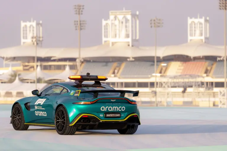 Aston Martin DBX707 medical car Formula 1 - 19