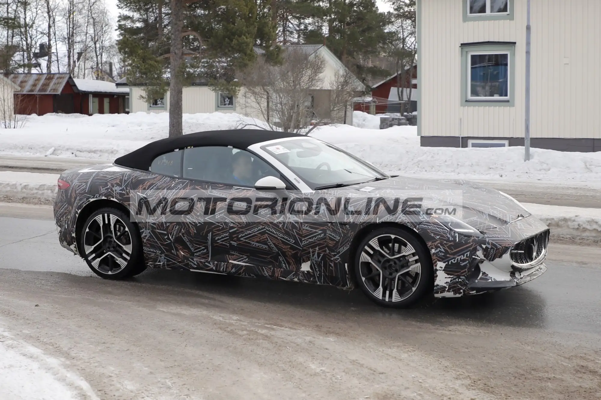Maserati GranCabrio Folgore - Foto spia 2-3-2023 - 12
