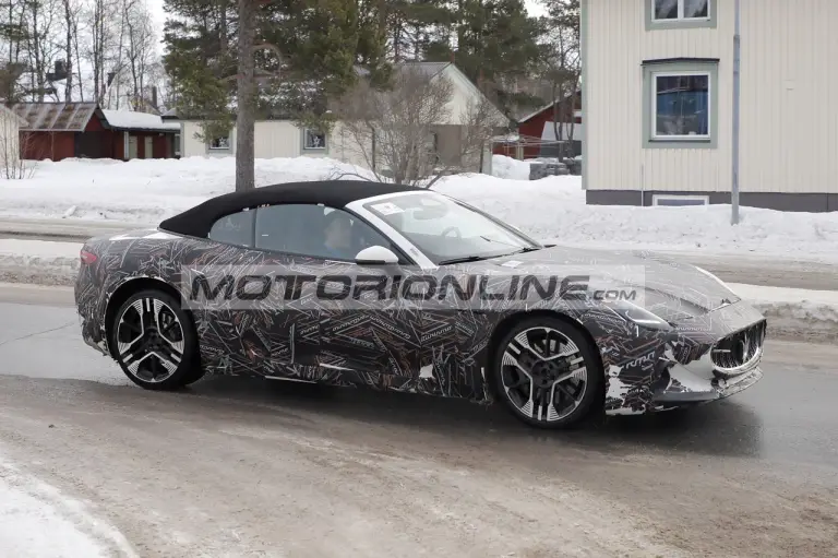 Maserati GranCabrio Folgore - Foto spia 2-3-2023 - 12