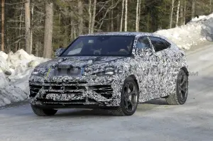 Lamborghini Urus Hybrid - Foto Spia 03-03-2023 - 3