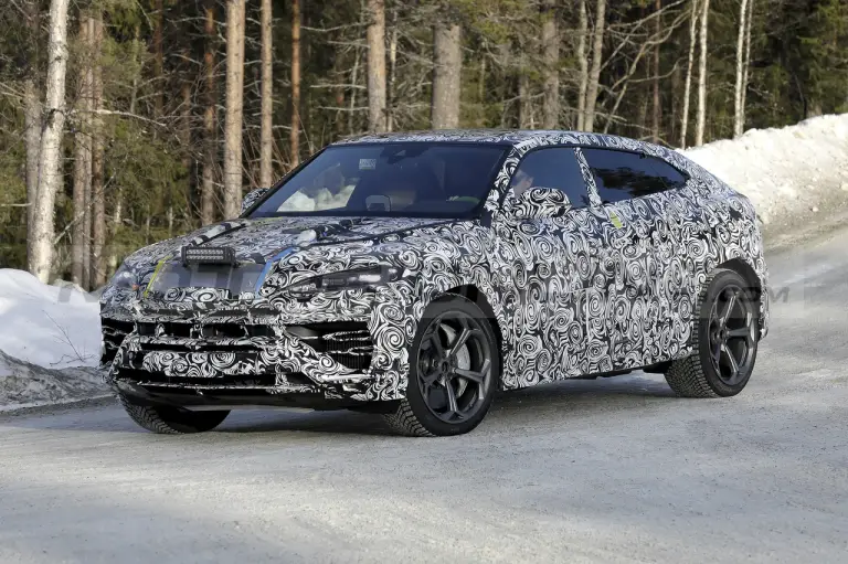 Lamborghini Urus Hybrid - Foto Spia 03-03-2023 - 2