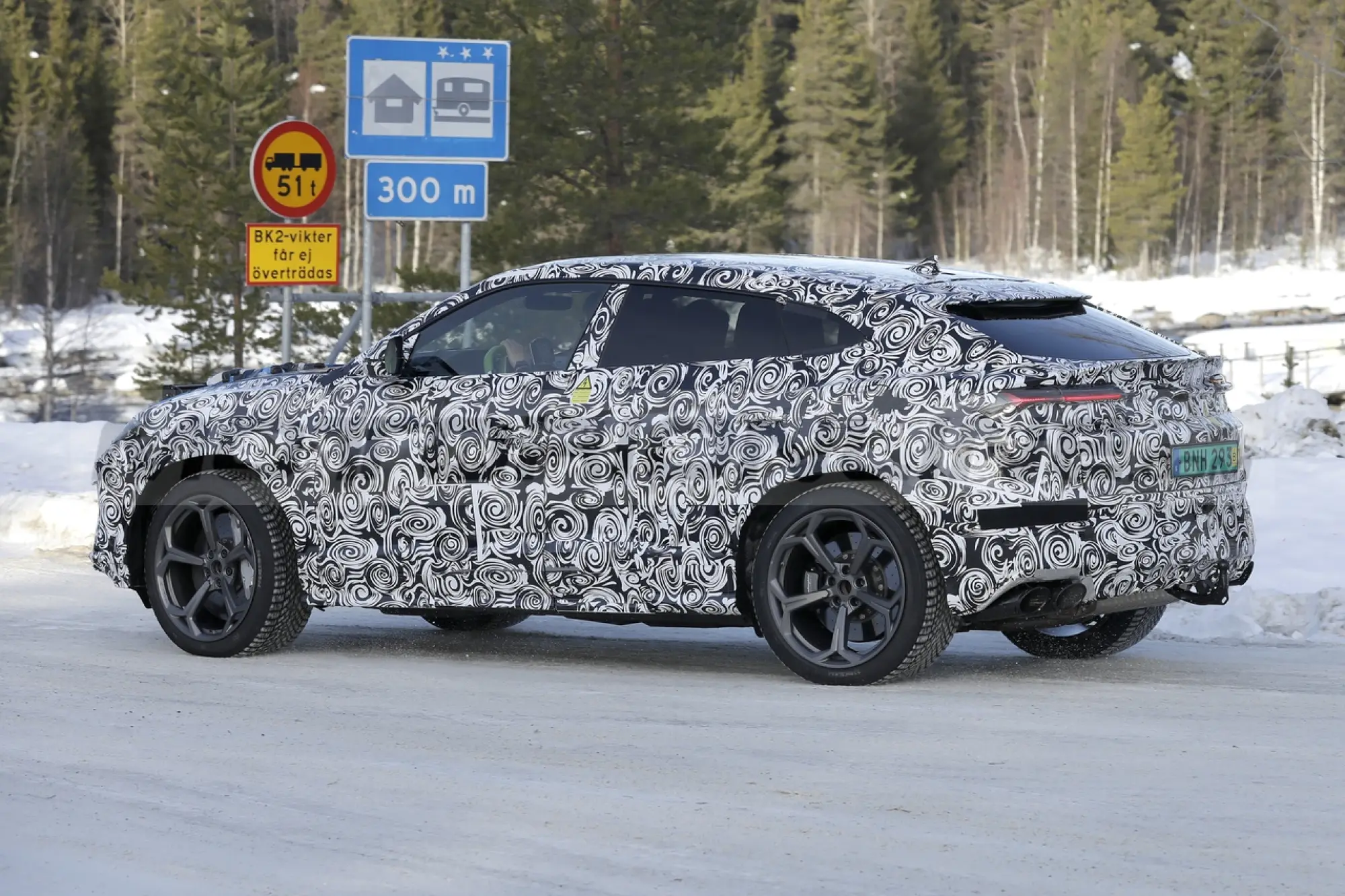 Lamborghini Urus Hybrid - Foto Spia 03-03-2023 - 9