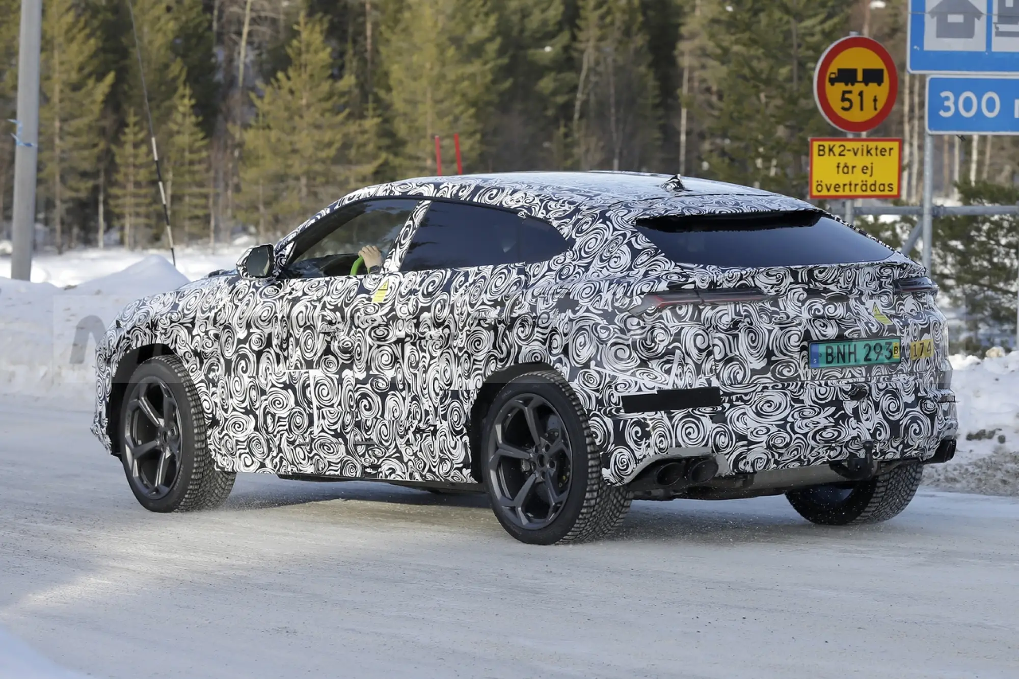 Lamborghini Urus Hybrid - Foto Spia 03-03-2023 - 7