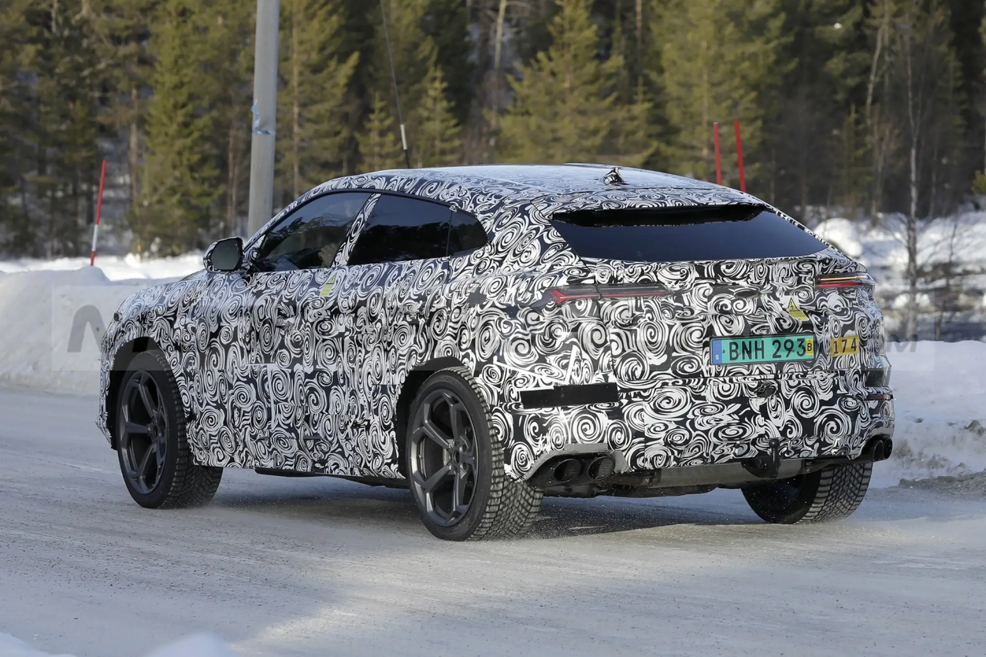 Lamborghini Urus Hybrid - Foto Spia 03-03-2023 - 6