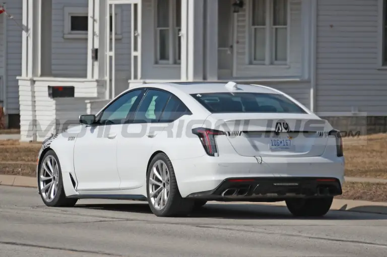 Cadillac CT5-V Blackwing 2024 - Foto Spia 07-03-2023 - 12