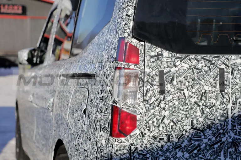 Ford Tourneo Courier 2024 - Foto Spia 08-03-2023 - 15