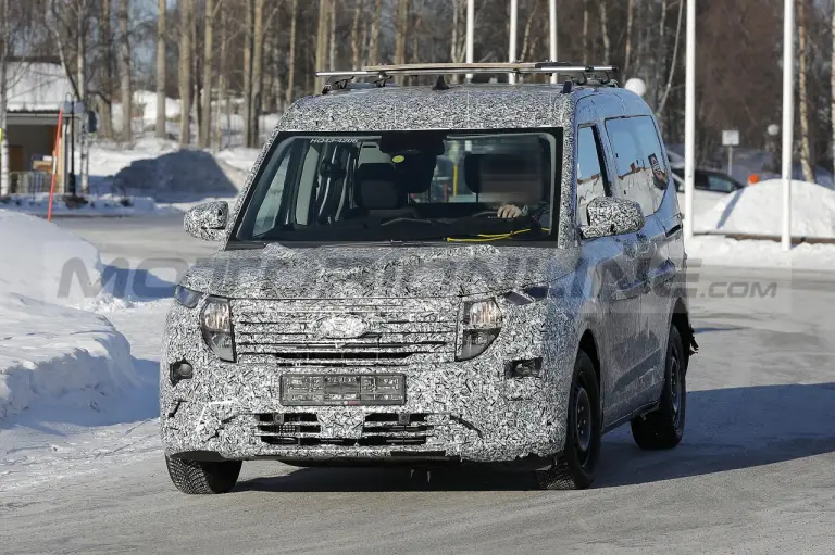 Ford Tourneo Courier 2024 - Foto Spia 08-03-2023 - 2