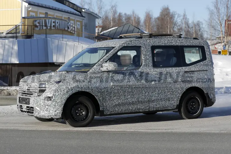 Ford Tourneo Courier 2024 - Foto Spia 08-03-2023 - 7