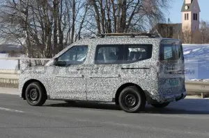 Ford Tourneo Courier 2024 - Foto Spia 08-03-2023
