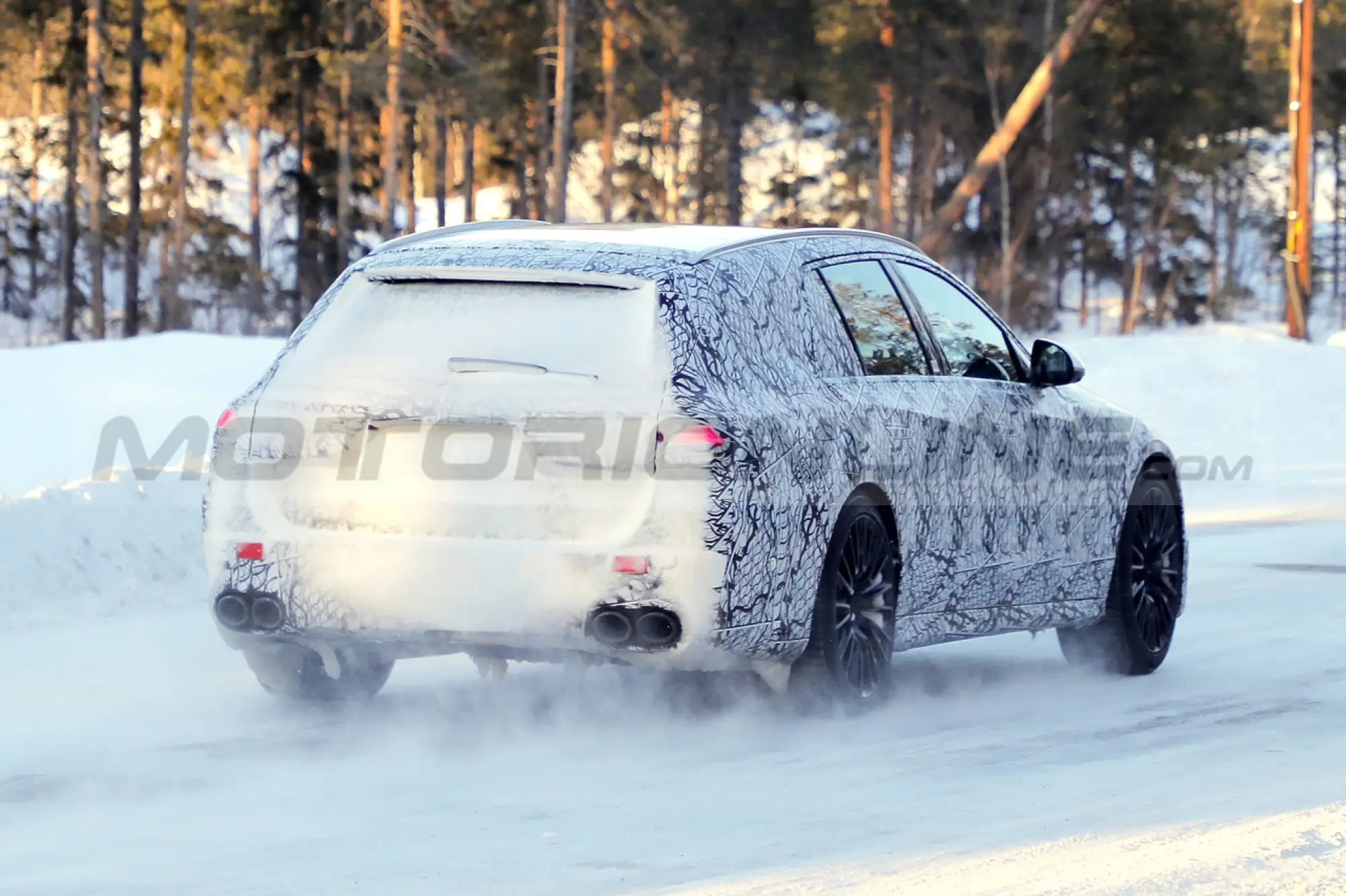 Mercedes-AMG E 53 Wagon 2024 - Foto Spia 09-03-2023 - 10