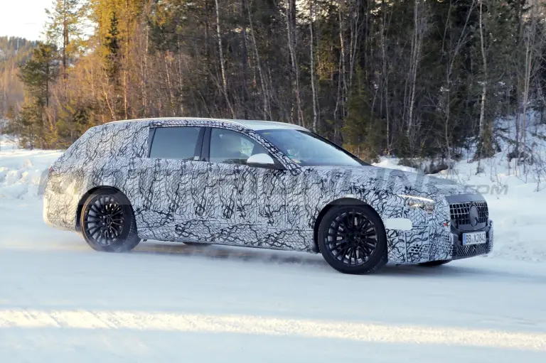 Mercedes-AMG E 53 Wagon 2024 - Foto Spia 09-03-2023 - 3