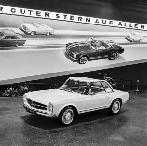 Mercedes-Benz 230 SL 60 anni