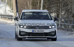 Volkswagen Passat Variant 2024 - Foto spia 16-03-2023 - 1