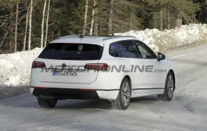 Volkswagen Passat Variant 2024 - Foto spia 16-03-2023 - 10