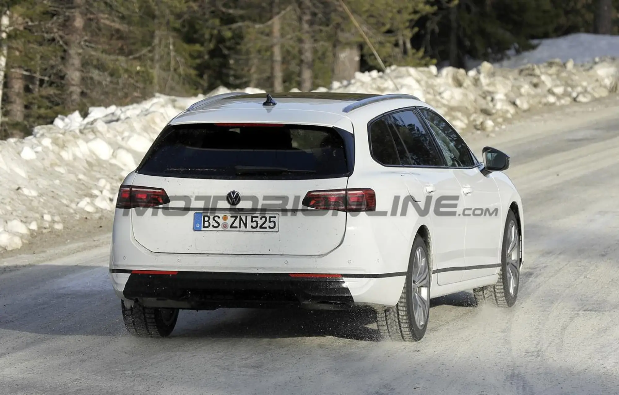 Volkswagen Passat Variant 2024 - Foto spia 16-03-2023 - 15