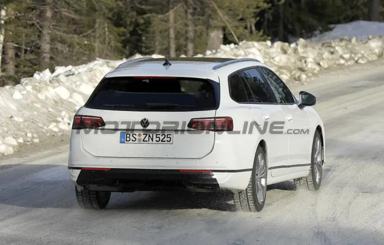 Volkswagen Passat Variant 2024 - Foto spia 16-03-2023 - 15